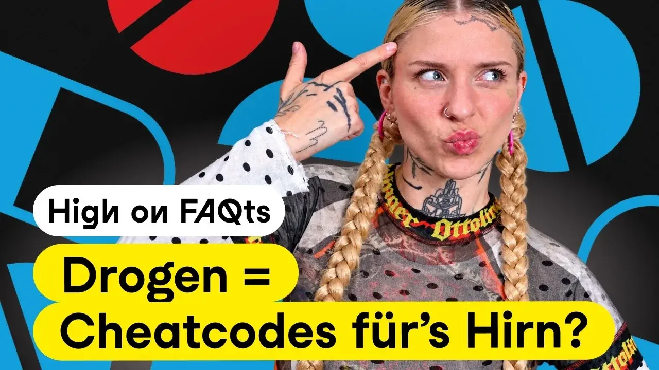 Thumbnail Folge 2: Host mit geflochtenen Zöpfen zeigt sich selbst auf die Stirn, daneben „High on FAQts“ und „Drogen = Cheatcodes für's Hirn?“ vor blauem Grund mit Pillen-Grafik